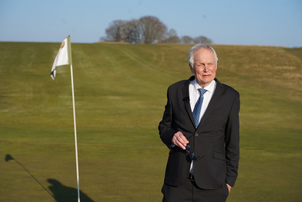 Actor Christian Halken is on the golf course to present Denmark's protected nature for the Greenpeace campaign Tourism Denmark.